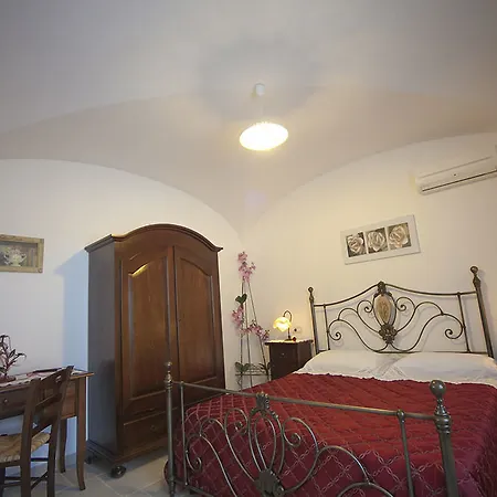 Coppola Di Seta Locorotondo